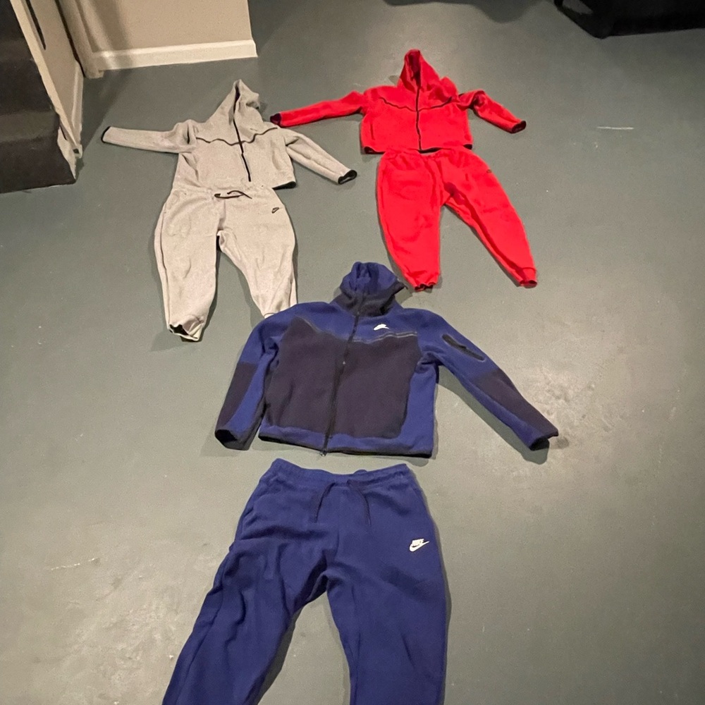 Large Nike Techs Used